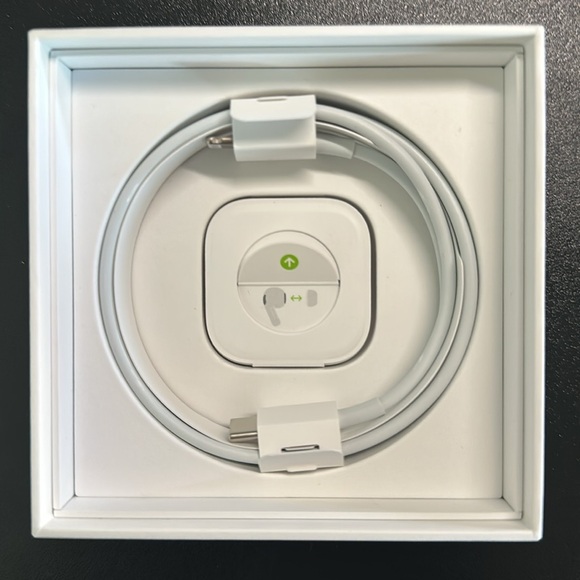 Apple AirPods Pro - Wireless Charging Case - Picture 6 of 7